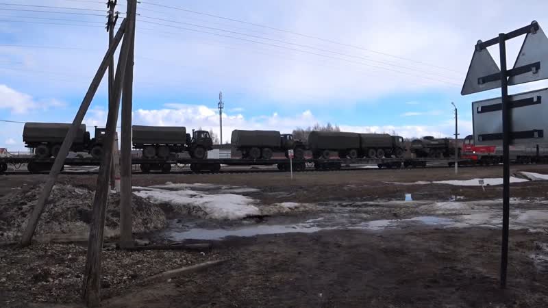Жарю мясо Увидел гражданский поезд с военными