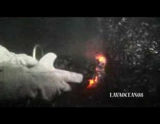 Дайвер-смельчак создает скульптуры из лавы вулкана Килауэа
