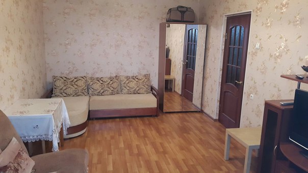 СРОЧНО сдается двухкомнатная квартира 38 м в пяти минутах от станции метро БУЛЬВАР ДМИТРИЯ ДОНСКОГО на улице Грина, д.5. Комнаты изолированные, санузел совмещенный. Панельный дом, 17-й этаж. В квартире сделан ремонт, качественные материалы отделки. Встроенная кухонная мебель с электрической плитой, холодильник ATLANT, плазменный телевизор Sony, утюг, стиральная машина. Рядом с домом много места для парковки. Подъезд с домофоном. В подъезде два лифта (грузовой и пассажирский), оба лифта работают. Очень зелёный и тихий район. Рядом несколько школ и детских садов, много продуктовых магазинов, парков, несколько торгово-развлекательных центров. Сдается на длительный срок. На коммунальные платежи имеется льгота 30%. В квартире имеется ВСЁ необходимое. Заезжайте и сразу живите. <br>Цена: 33 тыс. руб. (+все коммунальные расходы на арендаторе) <br> <br>Я СОБСТВЕННИК. Сдаю безо всяких комиссий порядочным людям (желательно семье). <br>По всем вопросам обращайтесь в Вк, либо по эл. адресу: zbayramov90@mail.ru, <br>либо по вотсапу по тел. +99450 526 77 37. <br>Квартиру есть кому показать. Для непосредственной сдачи квартиры прилечу в Москву. - фото Фото: СРОЧНО сдается двухкомнатная квартира 38 м в пяти минутах от станции метро БУЛЬВАР ДМИТРИЯ ДОНСКОГО на улице Грина, д.5. Комнаты изолированные, санузел совмещенный. Панельный дом, 17-й этаж. В квартире сделан ремонт, качественные материалы отделки. Встроенная кухонная мебель с электрической плитой, холодильник ATLANT, плазменный телевизор Sony, утюг, стиральная машина. Рядом с домом много места для парковки. Подъезд с домофоном. В подъезде два лифта (грузовой и пассажирский), оба лифта работают. Очень зелёный и тихий район. Рядом несколько школ и детских садов, много продуктовых магазинов, парков, несколько торгово-развлекательных центров. Сдается на длительный срок. На коммунальные платежи имеется льгота 30%. В квартире имеется ВСЁ необходимое. Заезжайте и сразу живите. <br>Цена: 33 тыс. руб. (+все коммунальные расходы на арендаторе) <br> <br>Я СОБСТВЕННИК. Сдаю безо всяких комиссий порядочным людям (желательно семье). <br>По всем вопросам обращайтесь в Вк, либо по эл. адресу: zbayramov90@mail.ru, <br>либо по вотсапу по тел. +99450 526 77 37. <br>Квартиру есть кому показать. Для непосредственной сдачи квартиры прилечу в Москву.
