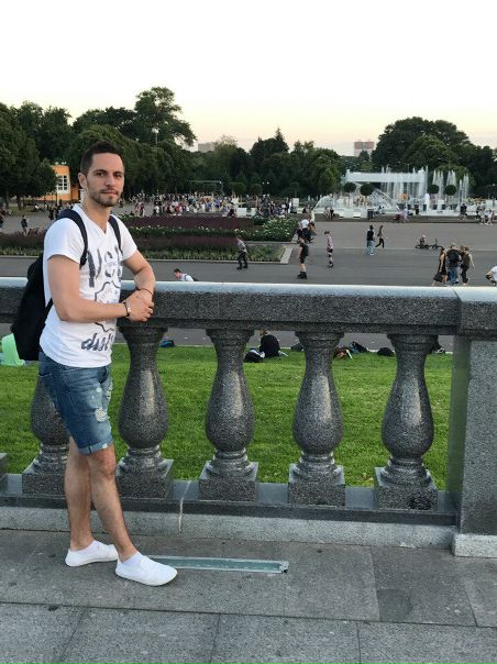 Срочно сниму изолированную комнату в двух или трёх комнатной квартире,без хозяев в соседях.Желательно 2-3 станции метро от кольца,но могу рассмотреть и другие варианты.Важно,чтобы метро было в пешей доступности,не более 10 мин.Евро ремонт не нужен,главное чтобы было чисто и уютно + наличие интернета.Из мебели : шкаф,стол,стул и кровать/диван,главное,чтобы можно было выспаться хорошо)Бюджет до 18 тыс. с к/у.<br>О себе: 26 лет, работаю в сфере общепита.<br>Коммуникабельный,позитивный,уважаю покой других людей и личное пространство, без в/п. и животных. Работаю много, дома бываю редко.<br>Идеальный вариант - видеть соседей из той же сферы, что и я)<br>Пишите в лс, готов заехать в кратчайшие сроки!<br> Поймалов - фото Фото: Срочно сниму изолированную комнату в двух или трёх комнатной квартире,без хозяев в соседях.Желательно 2-3 станции метро от кольца,но могу рассмотреть и другие варианты.Важно,чтобы метро было в пешей доступности,не более 10 мин.Евро ремонт не нужен,главное чтобы было чисто и уютно + наличие интернета.Из мебели : шкаф,стол,стул и кровать/диван,главное,чтобы можно было выспаться хорошо)Бюджет до 18 тыс. с к/у.<br>О себе: 26 лет, работаю в сфере общепита.<br>Коммуникабельный,позитивный,уважаю покой других людей и личное пространство, без в/п. и животных. Работаю много, дома бываю редко.<br>Идеальный вариант - видеть соседей из той же сферы, что и я)<br>Пишите в лс, готов заехать в кратчайшие сроки!<br> Поймалов