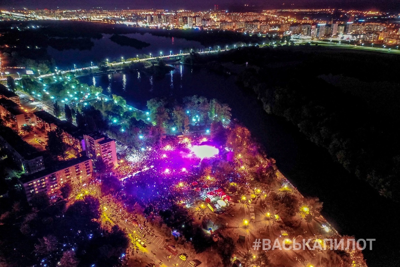 Просто оцените этот размах с высоты (фото от Василия с Набережной где Время и Стекло) Просто оцените этот размах с высоты (фото от Василия с Набережной где Время и Стекло)