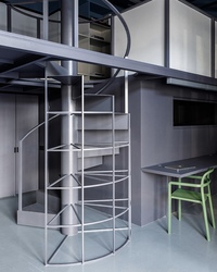 разделение здания. перегородки из алюминиевого профиля. разбивка здания на захватки. разделение здания. разделение здания.