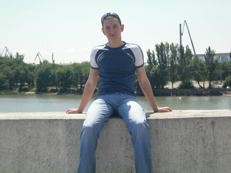 Максим Московских Дмитриевич | 18 Свободный