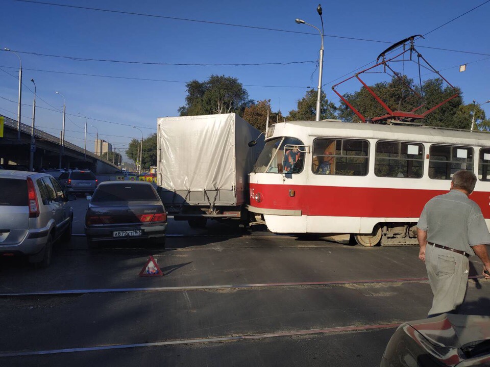 Заводское шоссе/Кирова.  Дтп с трамваем! Это картинка