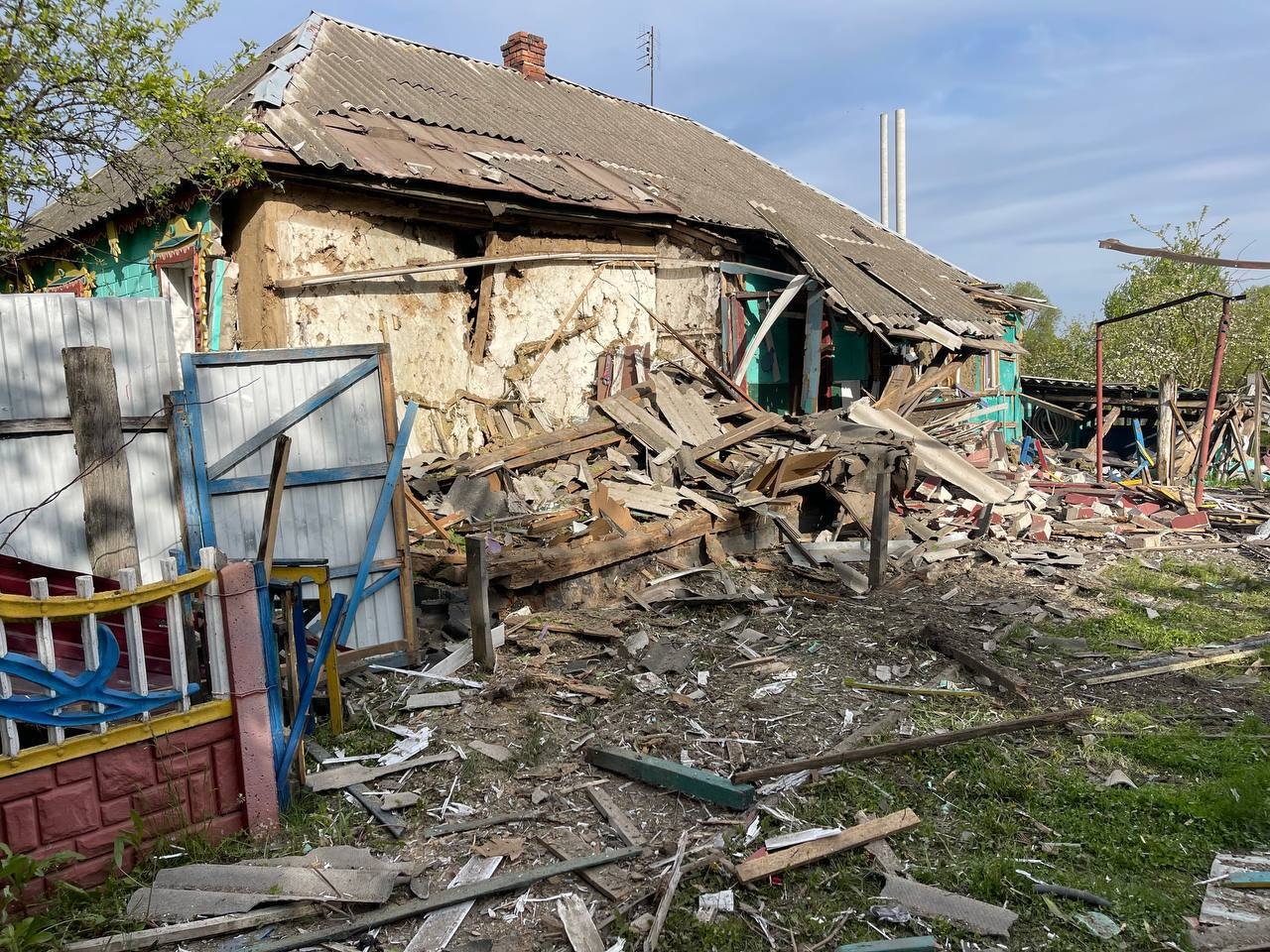 Белгородская область новости обстрел. Разрушенный дом. Обстрел Белгородской области. Дом обстрелян Белгородской области. Обстрел населенных пунктов. Белгородская область новости обстрел. Разрушенный дом. Обстрел Белгородской области. Дом обстрелян Белгородской области. Обстрел населенных пунктов.
