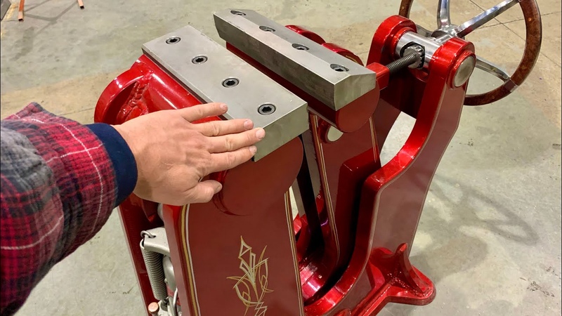 GIANT VISE BUILT IN 10
