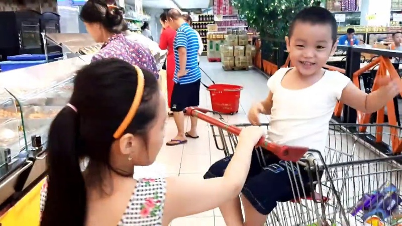 Gia Linh em Cò đi Siêu thị Big C mua Bim Bim ống Khoai tây chiên